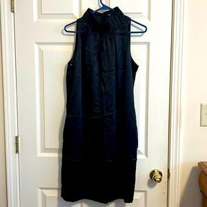 Taylor black sleeveless dress. 94% silk, 6 % spandex 
Size 8. No signs of wear
